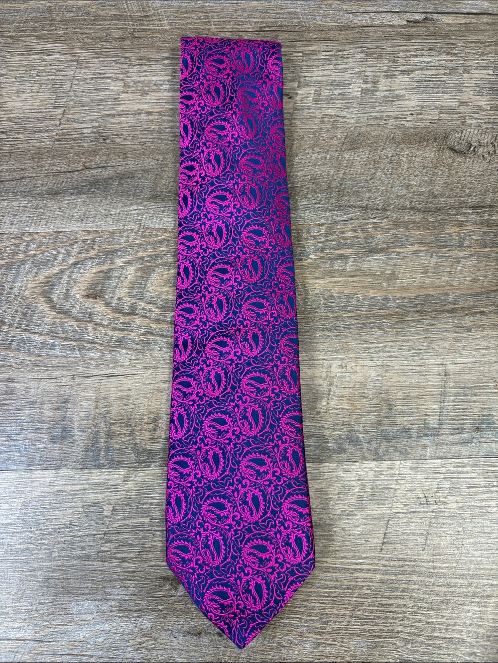 Charles Tyrwhitt Handmade England 100% Silk Navy Hot Pink Paisley Tie